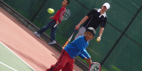 kids-tennis-training